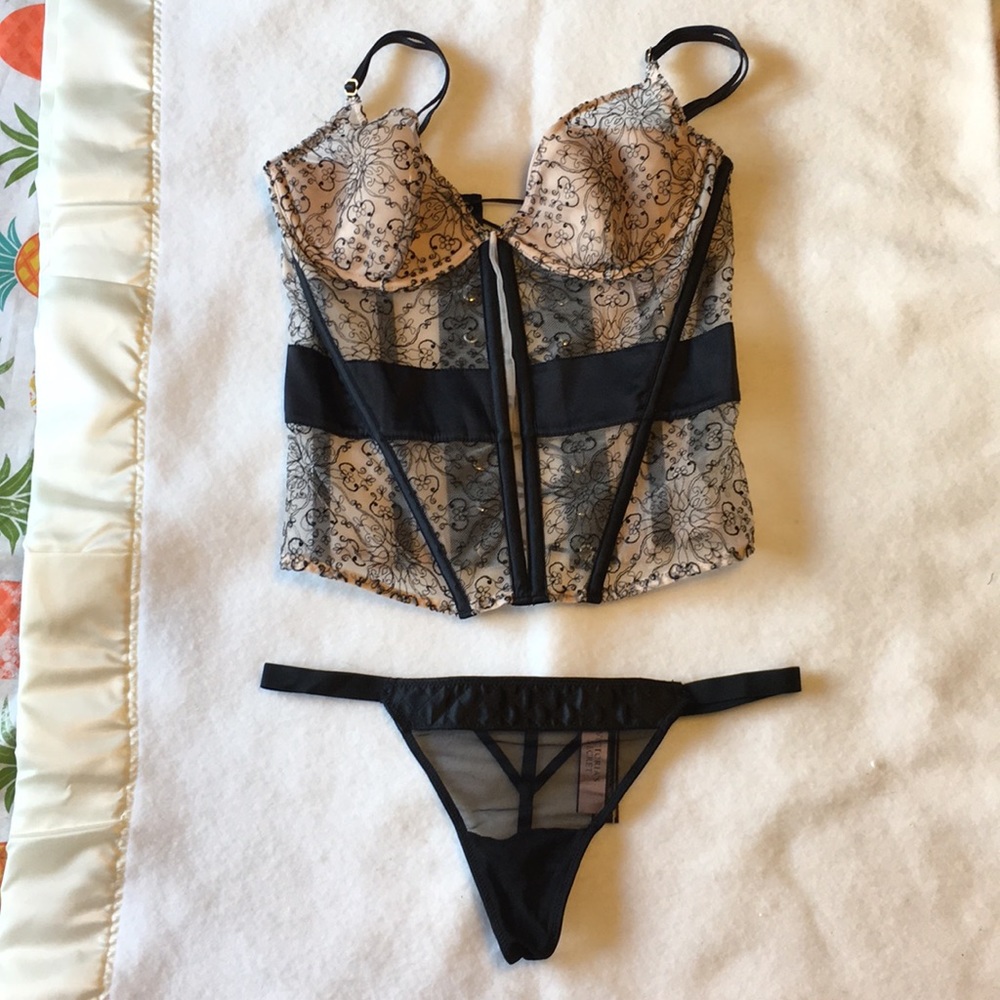SOLD ❗️Victoria’s Secret Boustier top